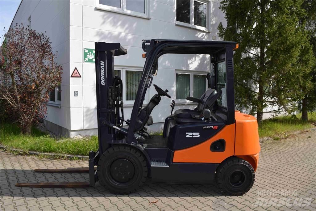 Doosan D 25 S-5 Carretillas diesel