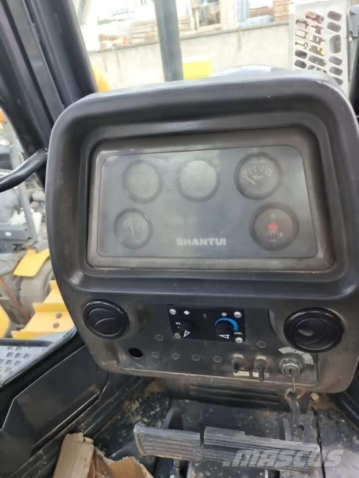 Shantui SD 16 Buldozer sobre oruga