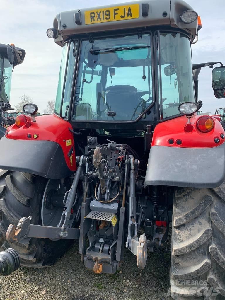 Massey Ferguson 5712 Tractores