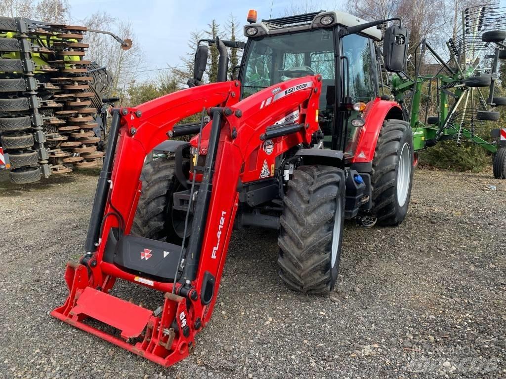 Massey Ferguson 5712 Tractores