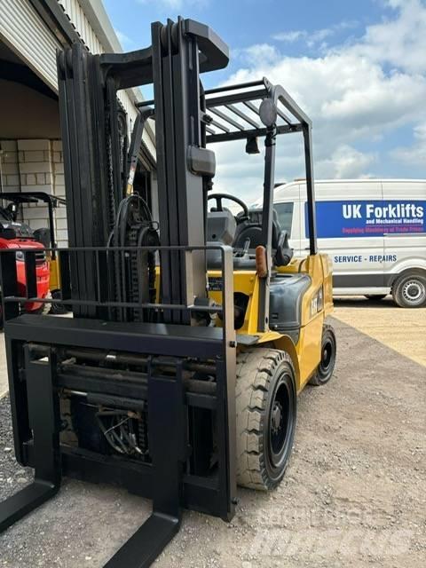 CAT DP 35 N Carretillas diesel