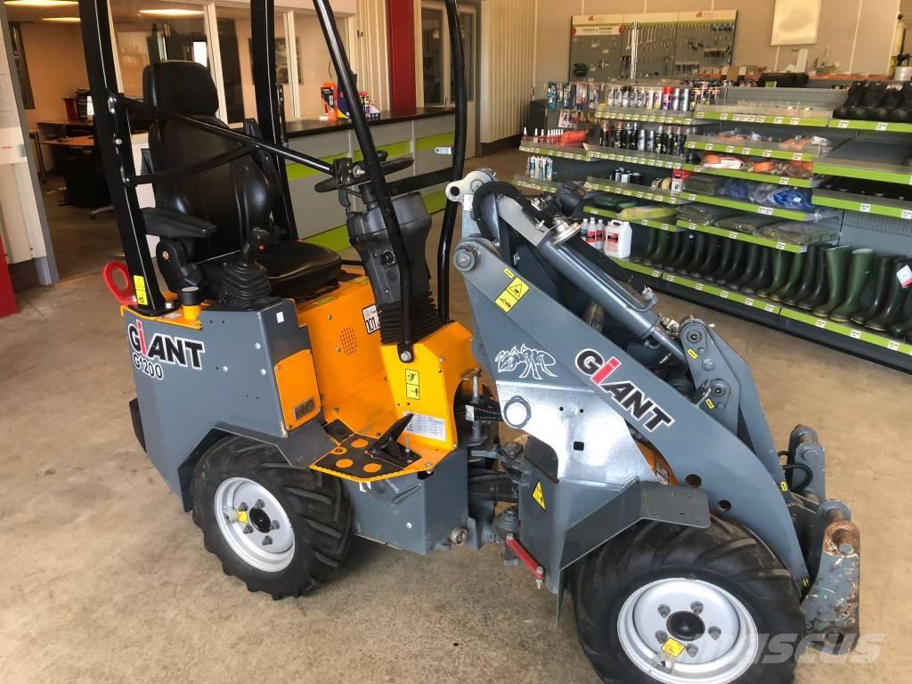 GiANT G 1200 Cargadoras multifunción
