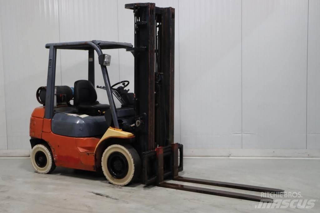 Toyota 42-7FGF25 Carretillas LPG