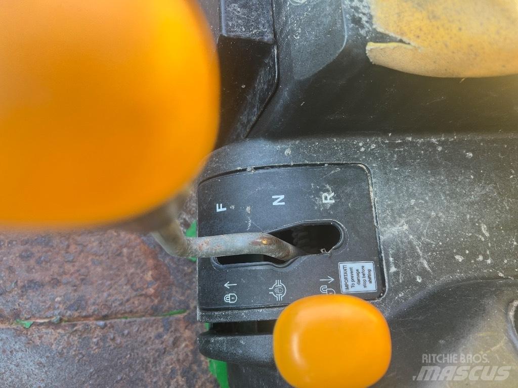 John Deere Gator TS Maquinaria para servicios públicos