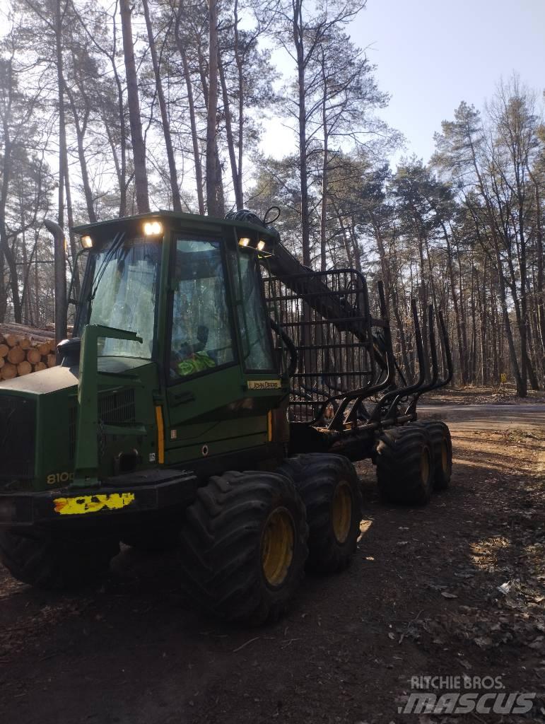 John Deere 810D Autocargadoras