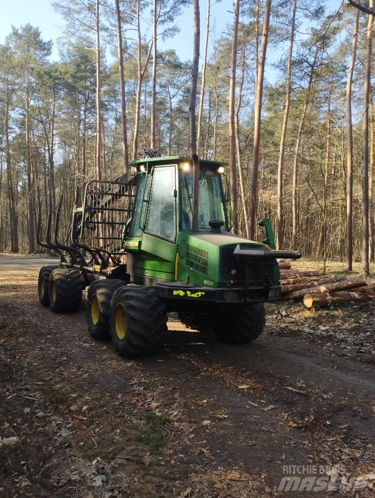 John Deere 810D Autocargadoras