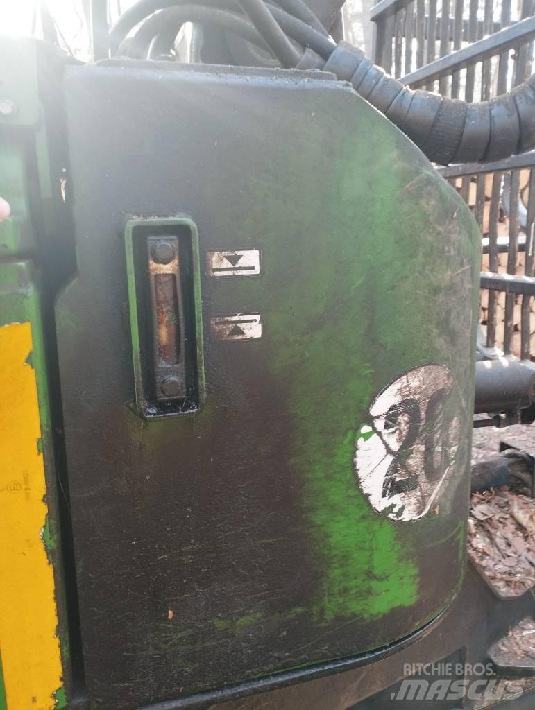 John Deere 810D Autocargadoras