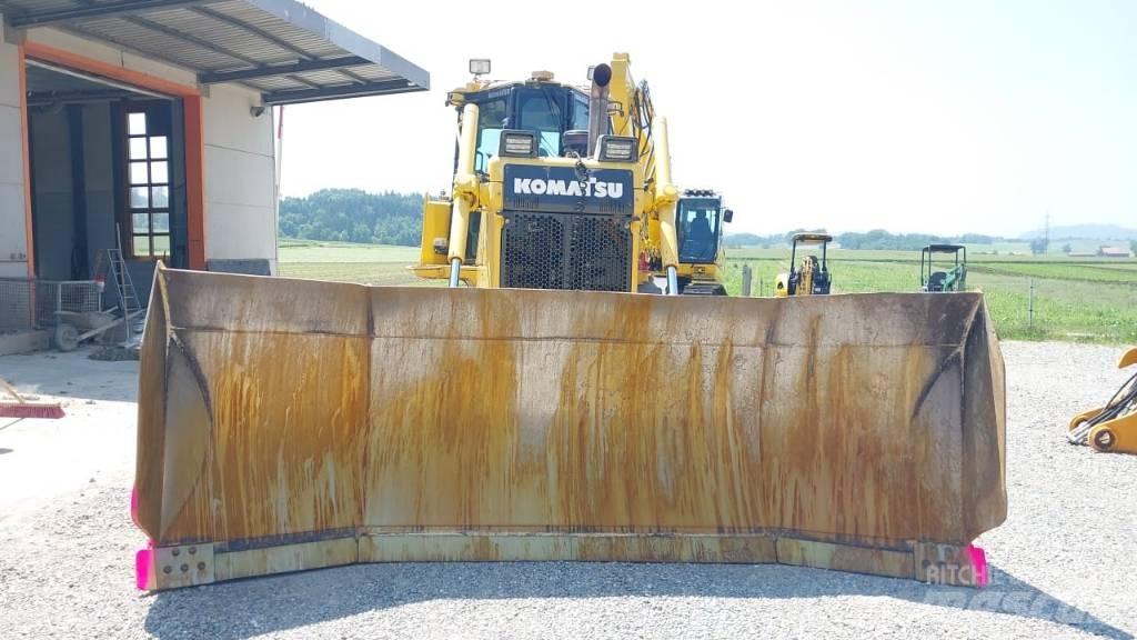 Komatsu D 65 PX-18 Buldozer sobre oruga