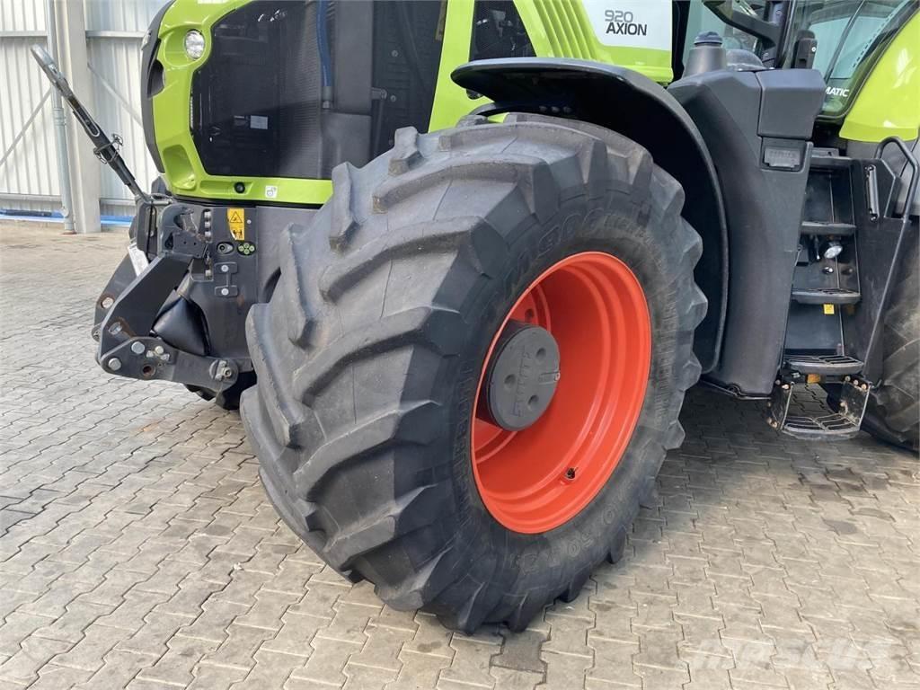 CLAAS Axion 920 Tractores