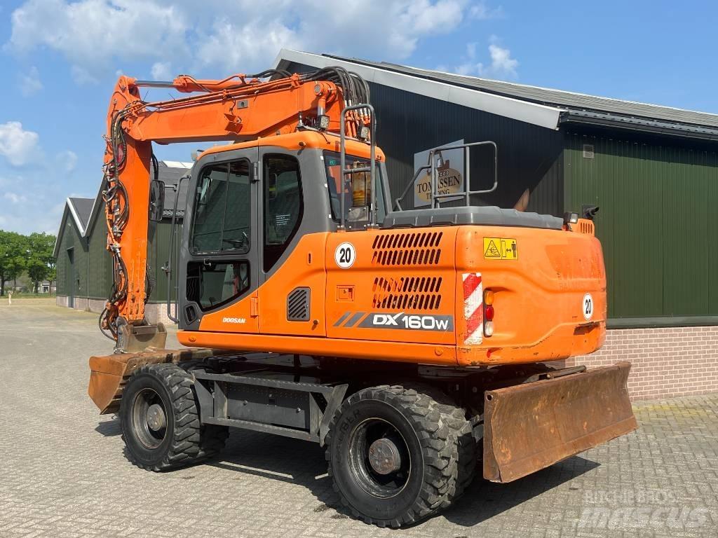 Doosan DX 160 W-3 Excavadoras de ruedas