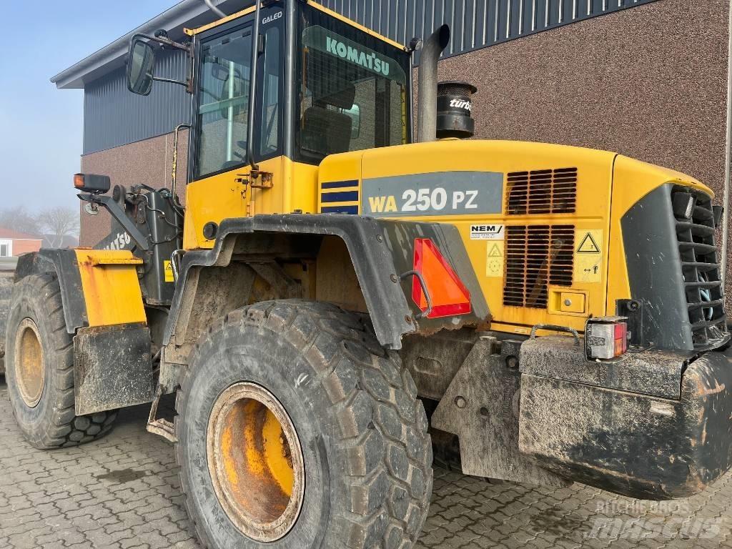 Komatsu WA 250 PZ-5 Cargadoras sobre ruedas
