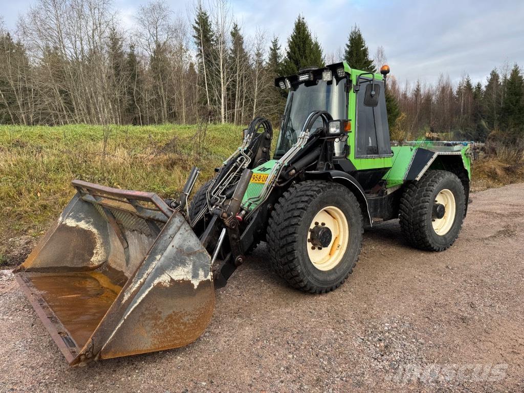 LM Trac 680 Maquinaria para servicios públicos