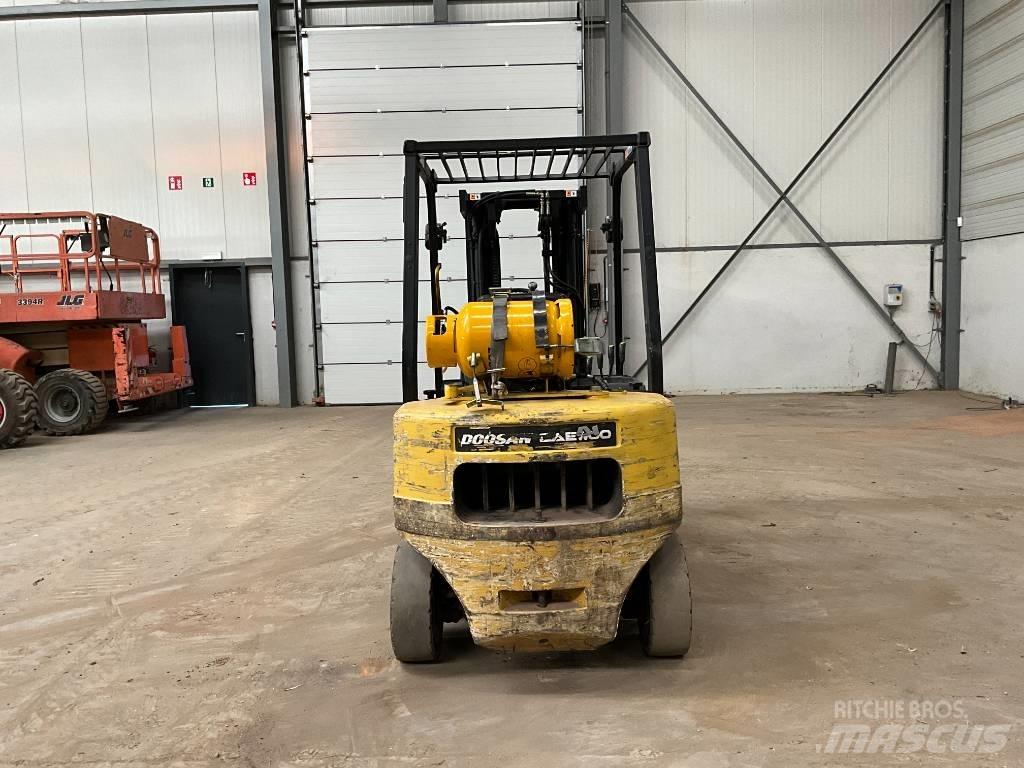 Doosan G 25 P-3 Carretillas LPG
