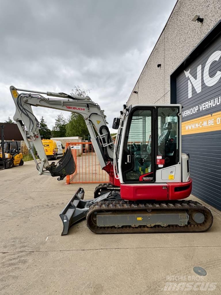 Takeuchi TB 257 FR Mini excavadoras < 7t