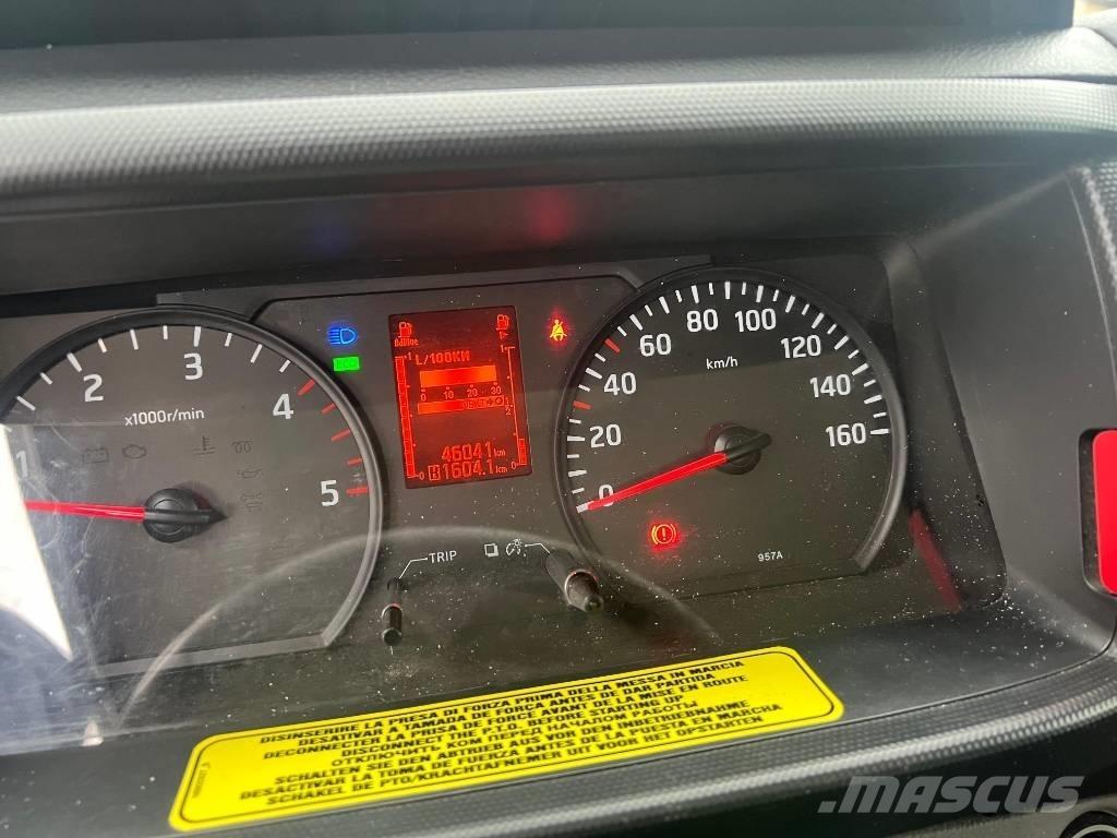 Nissan Socage 320 Plataformas sobre camión