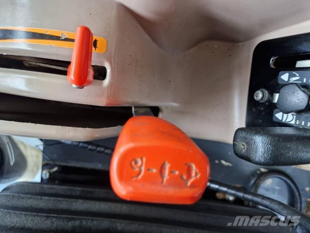 Kubota M 8560 DT Tractores