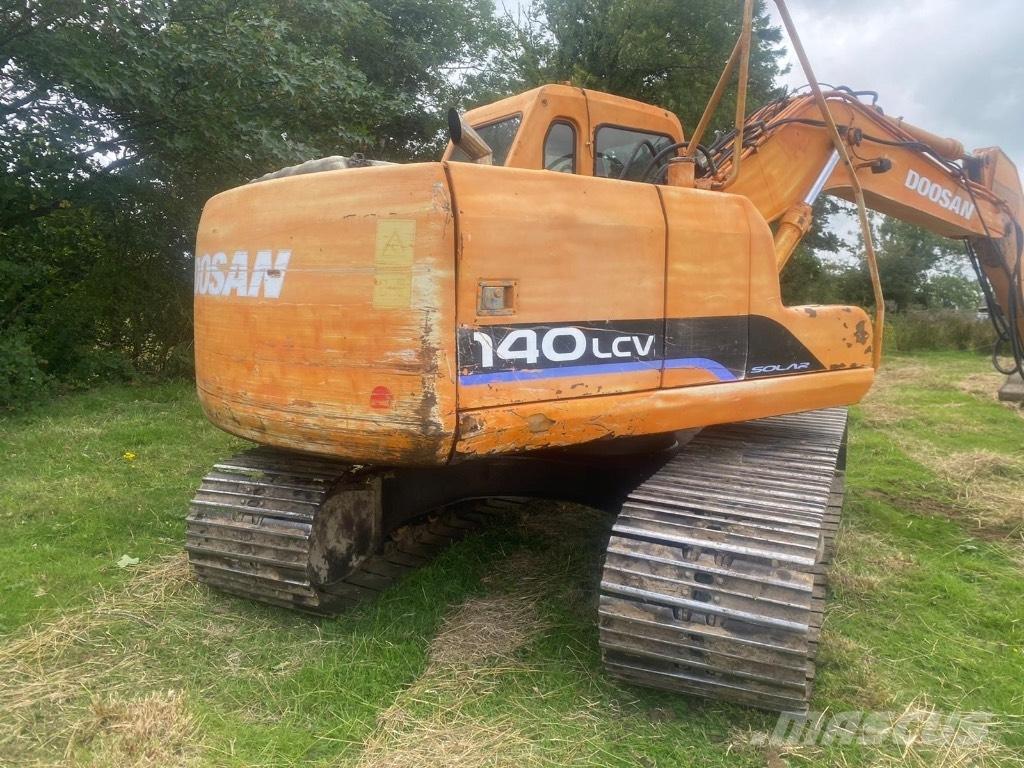 Doosan DX 140 Excavadoras de ruedas