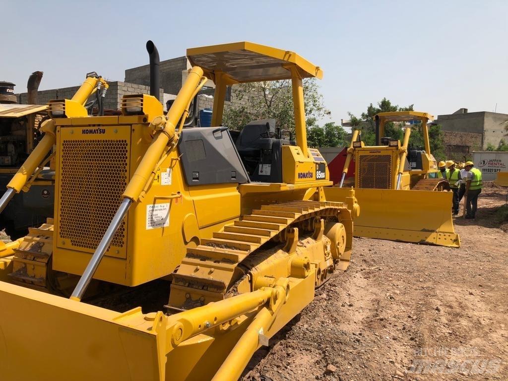 Komatsu D 85 ESS-2A Buldozer sobre oruga