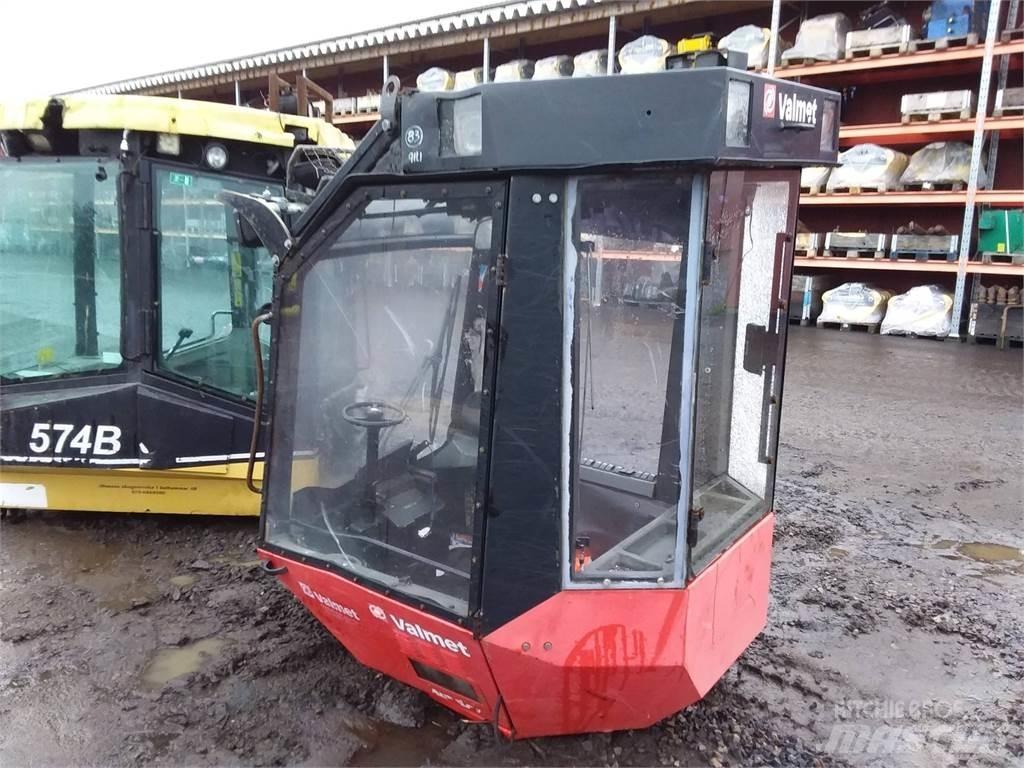 Valmet 911.1 Cabinas e interior