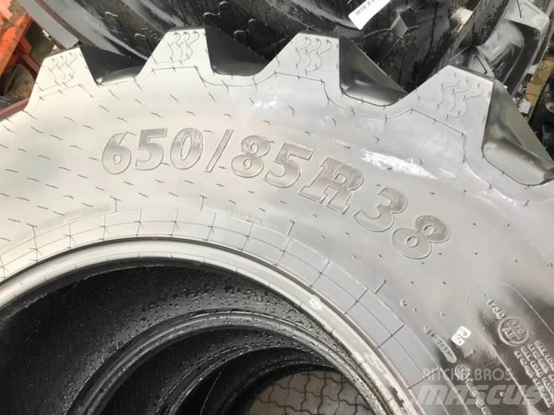 BKT 650/85R38 Neumáticos, ruedas y llantas