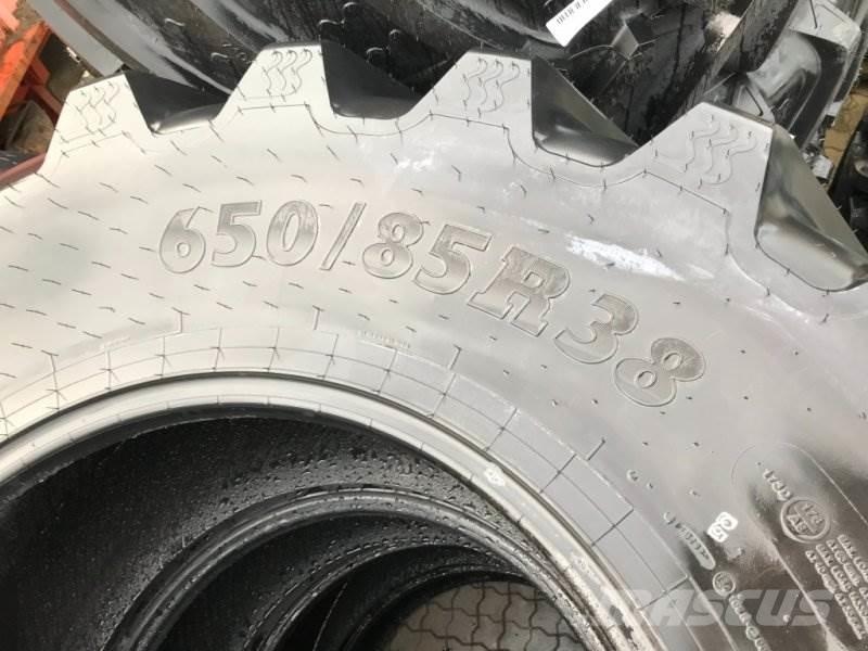 BKT 650/85R38 Neumáticos, ruedas y llantas