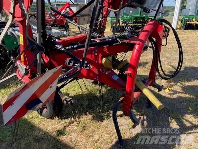Fella TH 900 Hydro Rastrillos y henificadores