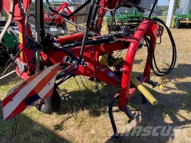Fella TH 900 Hydro Rastrillos y henificadores