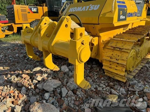 Komatsu D 85 EX Buldozer sobre oruga