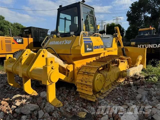 Komatsu D 85 EX Buldozer sobre oruga