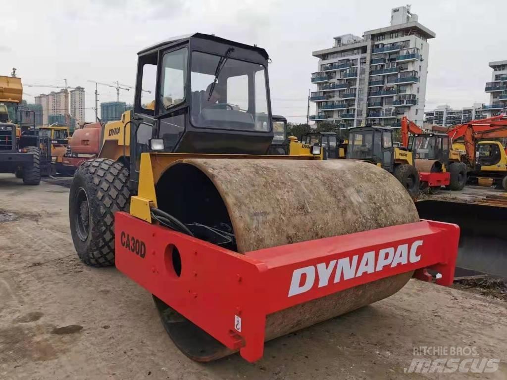 Dynapac CA 30 D Rodillos de un solo tambor