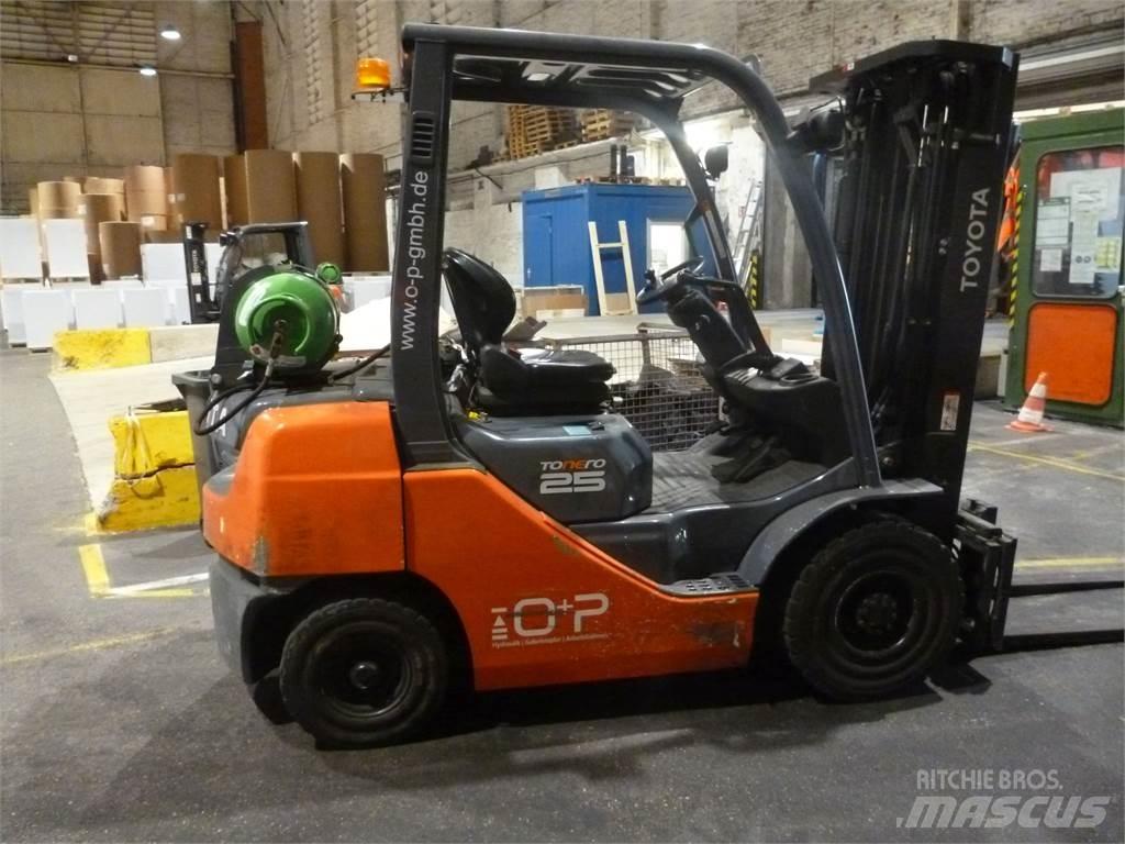 Toyota 02-8FGF25 Carretillas LPG