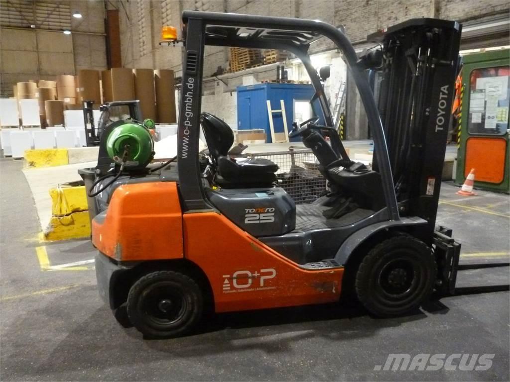 Toyota 02-8FGF25 Carretillas LPG