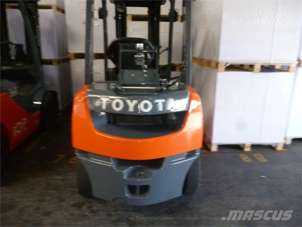Toyota 02-8FGF25 Carretillas LPG
