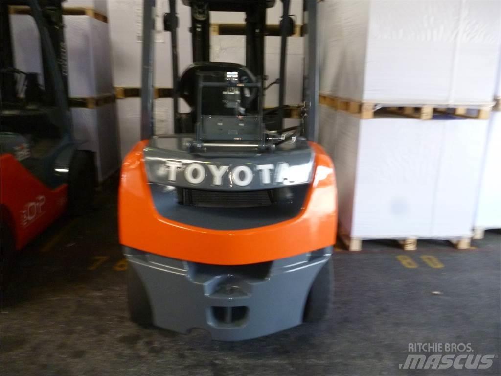 Toyota 02-8FGF25 Carretillas LPG