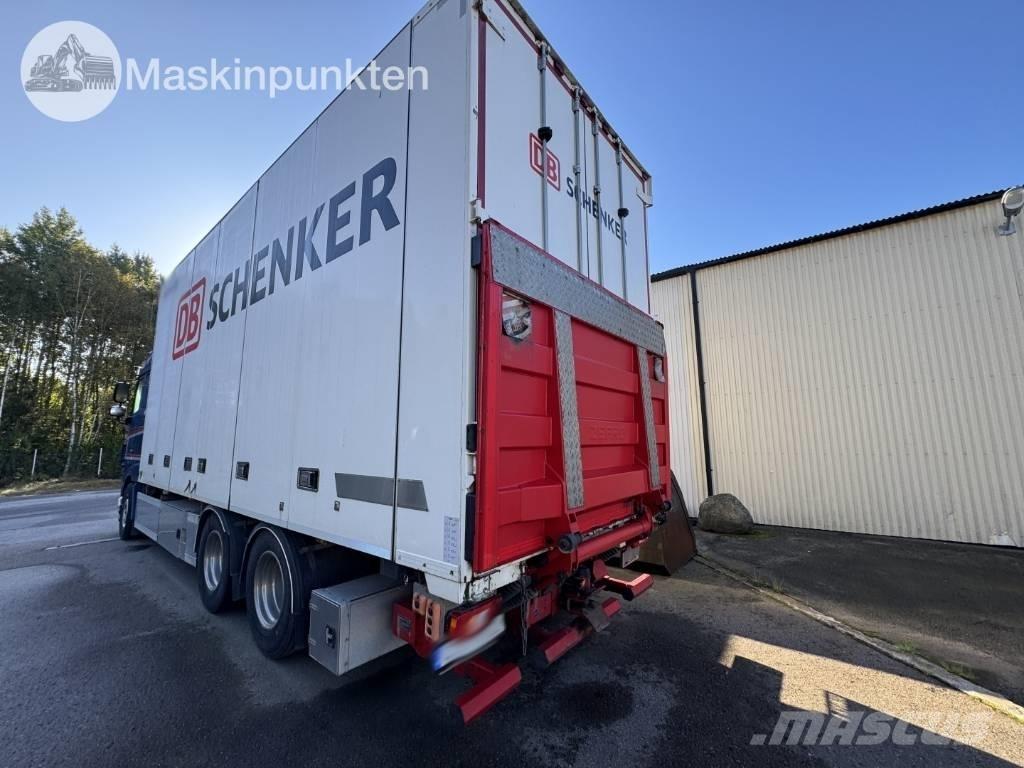 DAF FAS XF530Z Camiones caja cerrada