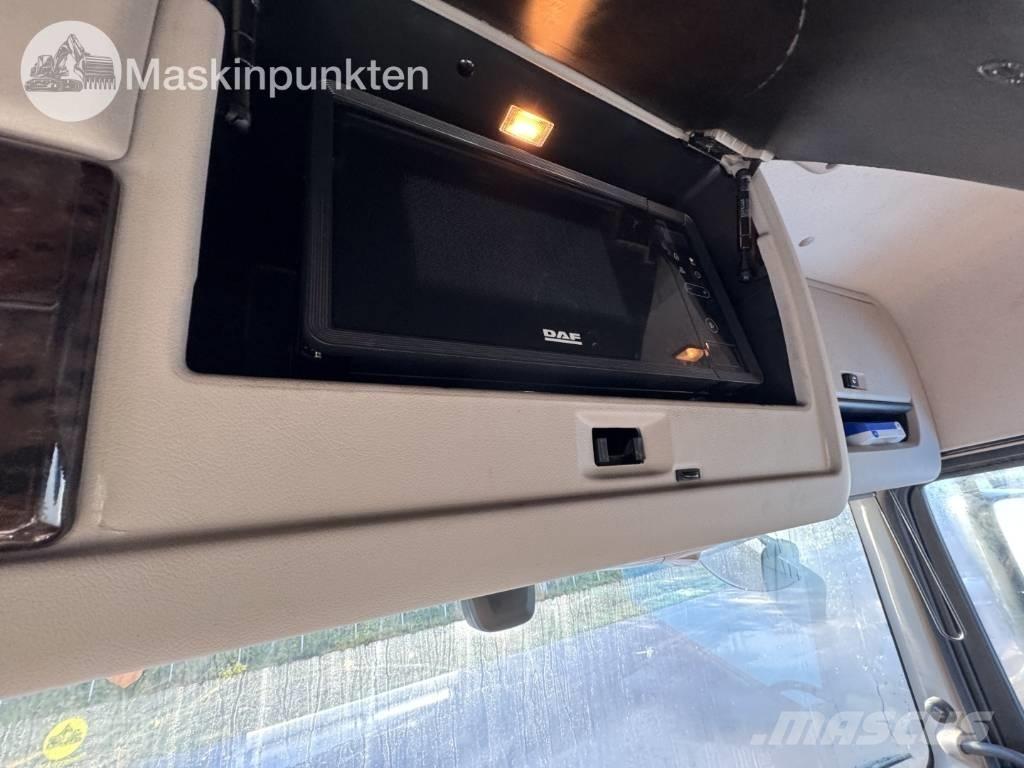 DAF FAS XF530Z Camiones caja cerrada