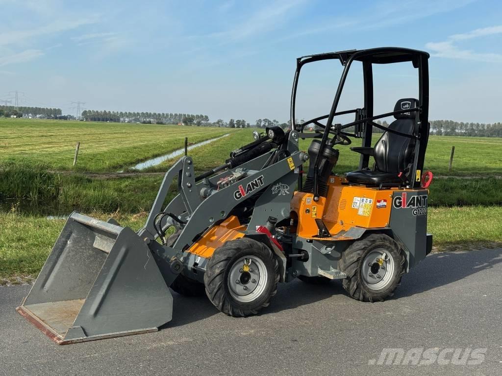 GiANT G 1200 Cargadoras sobre ruedas