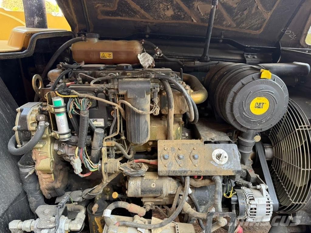 CAT TH 330 B Carretillas telescópicas