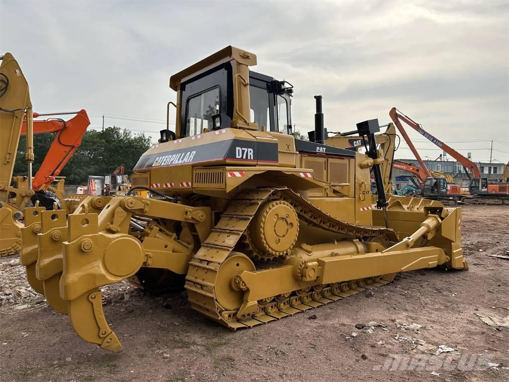 CAT D7R Buldozer sobre oruga
