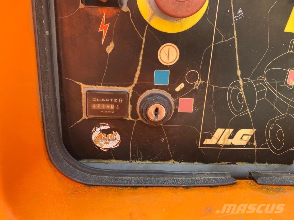 JLG 600 AJ Plataforma de trabajo articulada