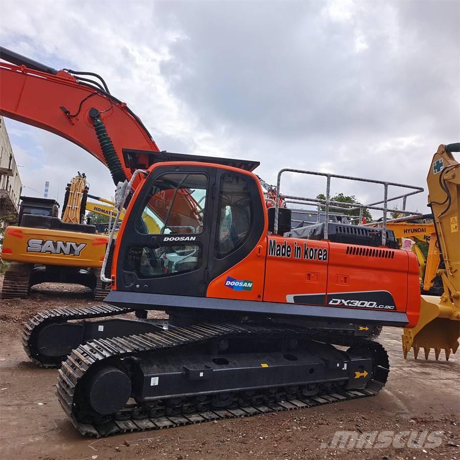 Doosan DX 300 LCA Excavadoras de cadenas