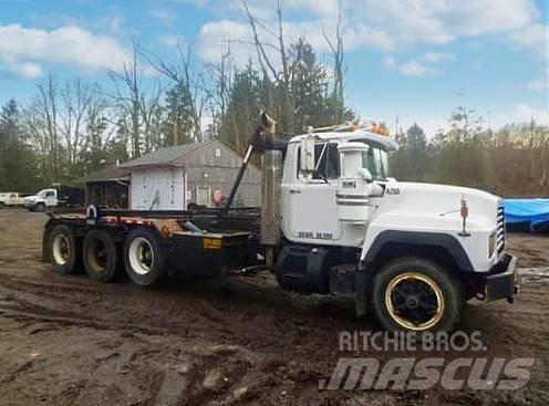 Mack RD 686 SX Camiones con gancho