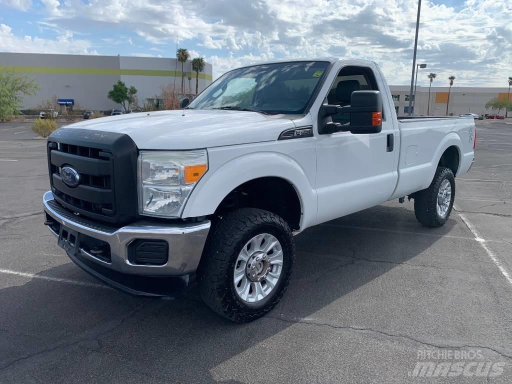Ford F 350 Camiones caja cerrada