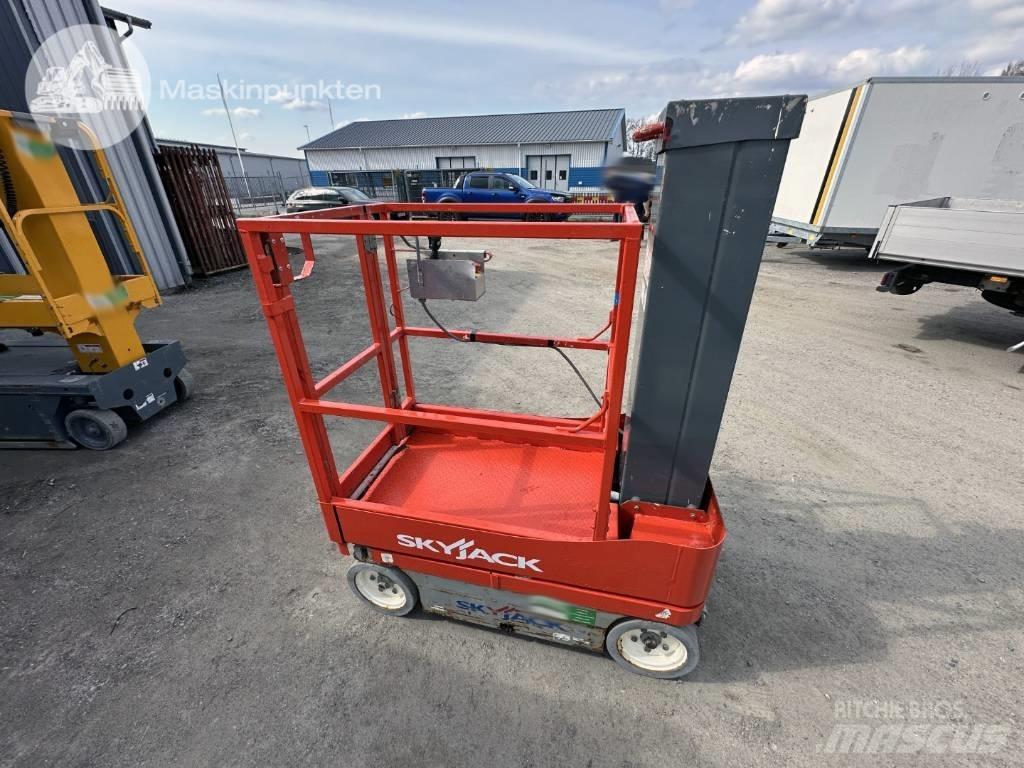 SkyJack SJ 12 Ascensores de personal y montacargas de acceso