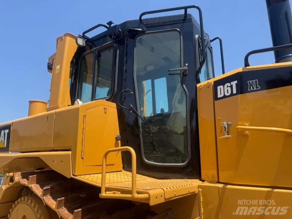CAT D 6 T XL Buldozer sobre oruga