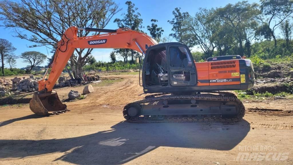 Doosan DX 225 LCA Excavadoras de cadenas
