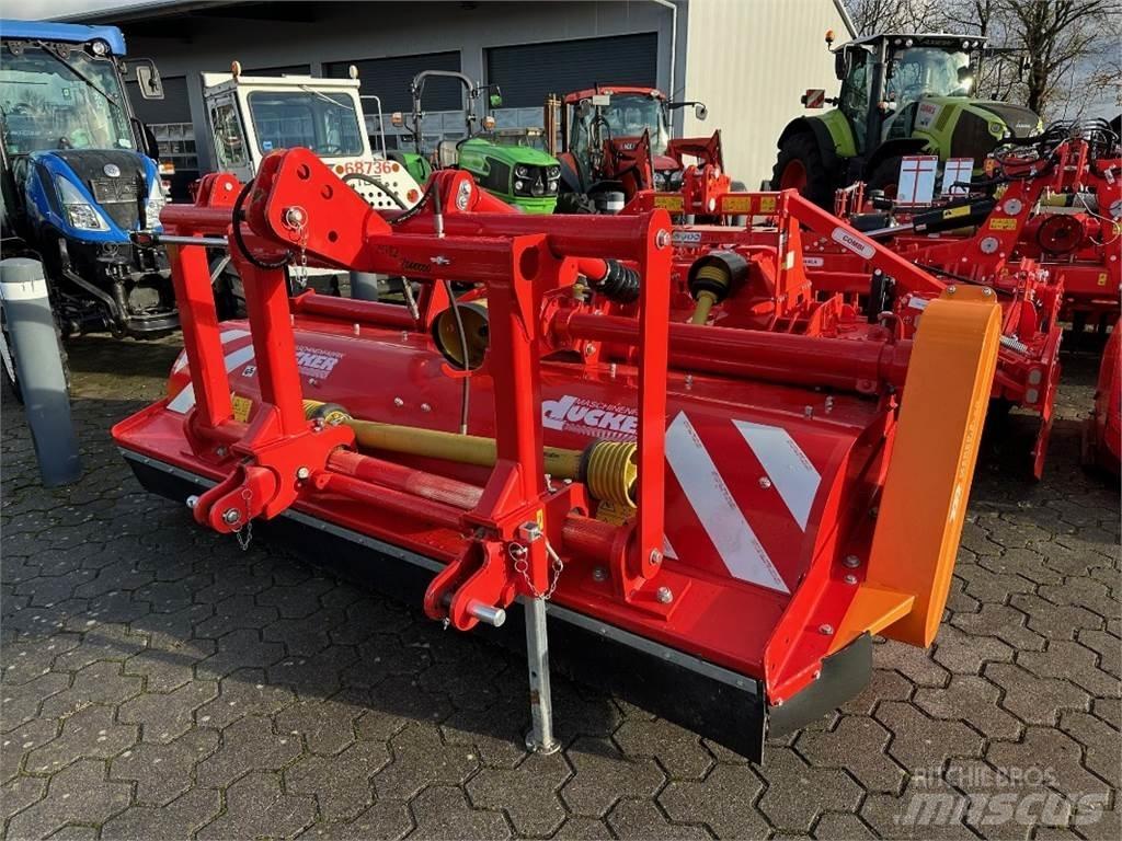 Dücker UM 27 HV G7 Otros equipos usados para la recolección de forraje