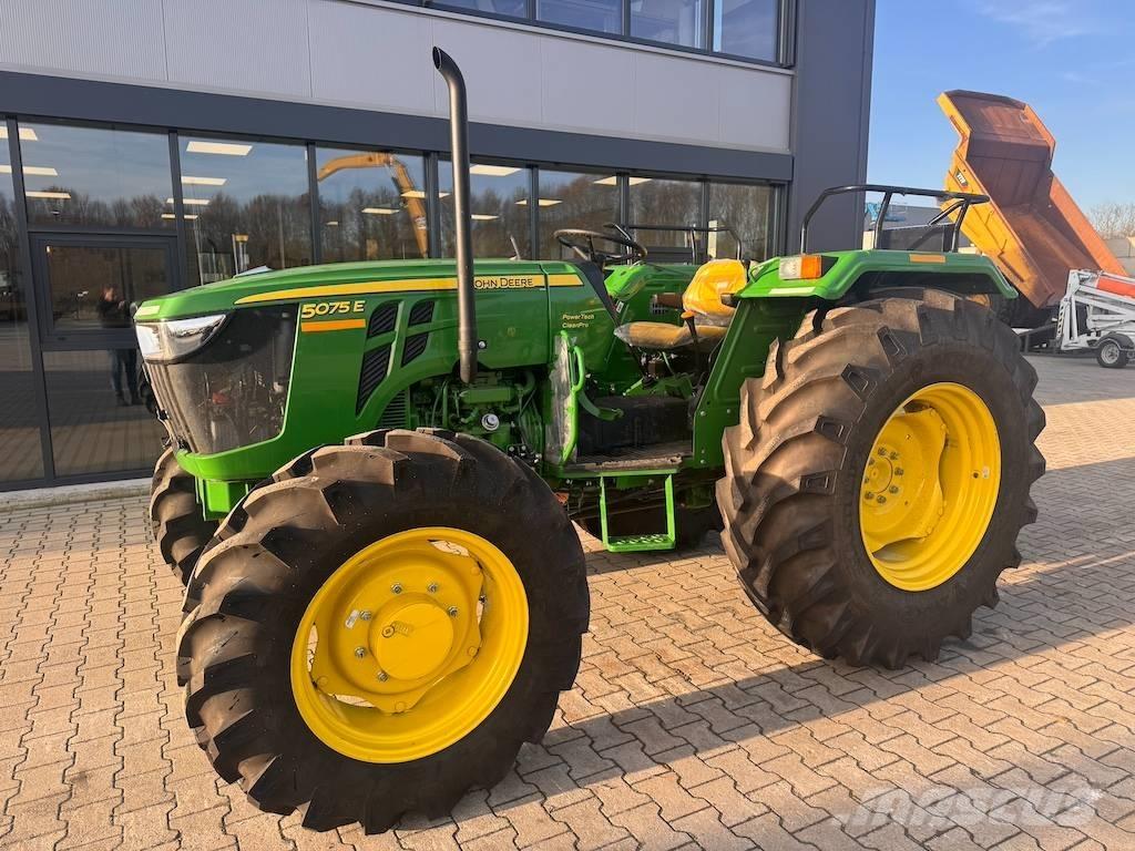 John Deere 5075 E Tractores