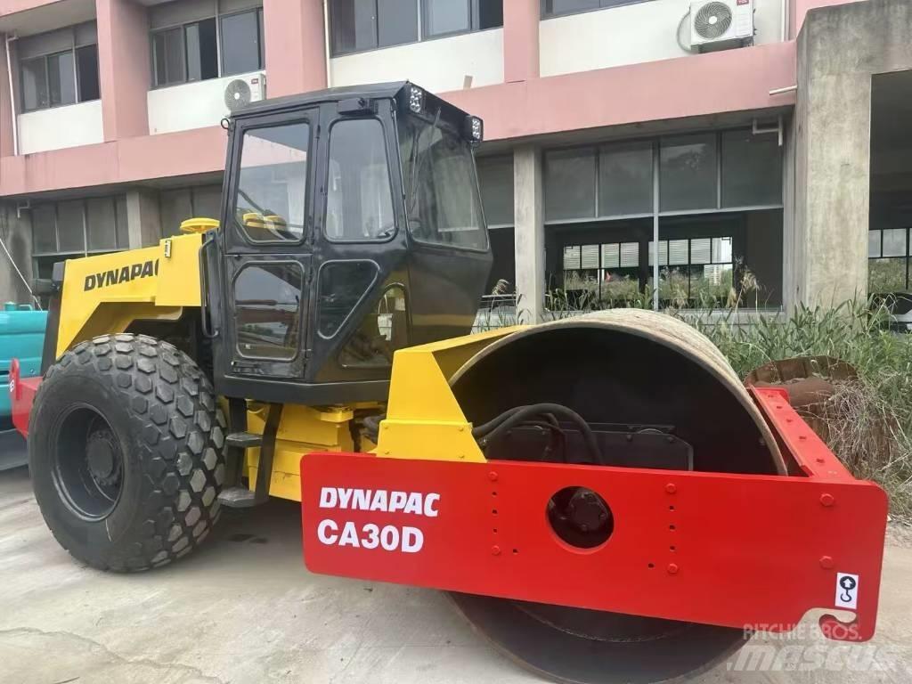Dynapac CA 30 D Rodillos de un solo tambor