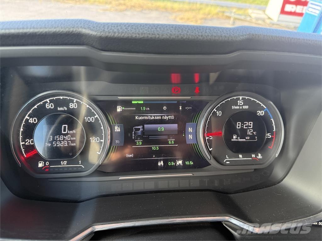 Scania P320 4X2 Camiones caja cerrada